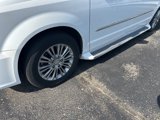 Used 2015 Chrysler Town & Country Touring-L w/ Driver Convenience Group image 2