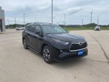 New 2025 Toyota Highlander FWD image 5