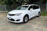 Used 2019 Chrysler Pacifica Touring-L image 2