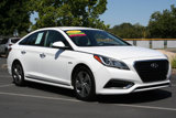 Used 2017 Hyundai Sonata Plug-In Hybrid image 2