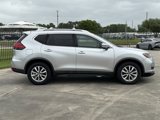 Used 2017 Nissan Rogue SV image 4