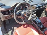Certified 2024 Porsche Macan image 4