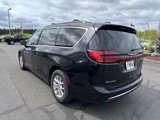 Used 2022 Chrysler Pacifica Touring-L image 6