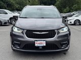 Used 2021 Chrysler Pacifica Touring-L w/ Uconnect Theater Family Group image 2