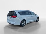 Used 2018 Chrysler Pacifica Limited image 4