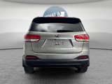 Used 2017 Kia Sorento LX w/ LX Convenience Package image 4