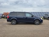 Used 2017 Dodge Grand Caravan SXT w/ Driver Convenience Group image 2