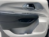 Used 2018 Chrysler Pacifica Touring-L image 4