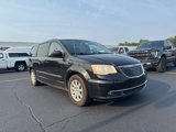 Used 2014 Chrysler Town & Country Touring image 3