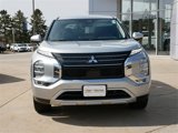 Used 2023 Mitsubishi Outlander SE image 2