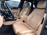 Certified 2022 Porsche Macan image 5