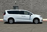 Used 2023 Chrysler Pacifica Touring-L image 3