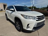 Used 2017 Toyota Highlander XLE image 3