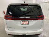 Used 2023 Chrysler Pacifica Touring-L image 6