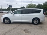 Used 2017 Chrysler Pacifica Touring-L image 4