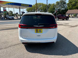 Used 2022 Chrysler Pacifica Touring image 4