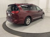 Used 2018 Chrysler Pacifica Limited image 4