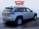 Used 2023 Jeep Grand Cherokee Laredo image 5
