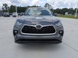 Used 2020 Toyota Highlander LE image 2