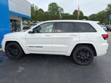 Used 2017 Jeep Grand Cherokee Altitude image 2
