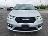 Used 2023 Chrysler Pacifica Touring-L image 3