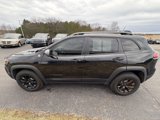 Used 2019 Jeep Cherokee Trailhawk image 3
