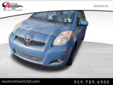 Used 2011 Toyota Yaris 4-Door Hatchback image 4