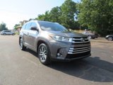 Used 2017 Toyota Highlander XLE image 3