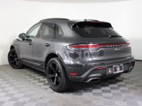 Certified 2022 Porsche Macan image 3
