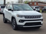 Certified 2022 Jeep Compass Limited image 3