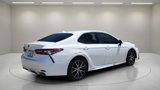 Used 2022 Toyota Camry SE image 3