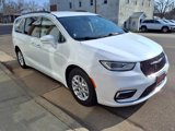 Used 2022 Chrysler Pacifica Touring-L image 4