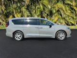 Used 2023 Chrysler Pacifica Limited image 4
