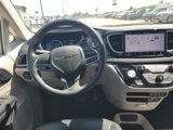 Used 2022 Chrysler Pacifica Touring-L image 3