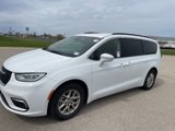 Used 2022 Chrysler Pacifica Touring-L image 4