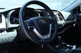 Used 2018 Toyota Highlander LE image 3