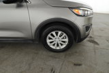 Used 2017 Kia Sorento LX w/ LX Convenience Package image 5