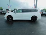 Used 2022 Chrysler Pacifica Touring-L image 6