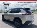 Used 2021 Nissan Rogue Platinum image 4