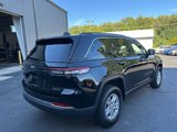 Used 2022 Jeep Grand Cherokee Laredo image 4