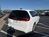Used 2023 Chrysler Pacifica Touring-L image 6
