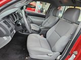 Used 2014 Toyota Tacoma 4x4 Regular Cab image 2