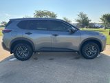 Used 2023 Nissan Rogue S image 2