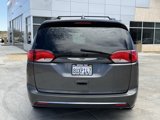Used 2017 Chrysler Pacifica Touring-L image 6