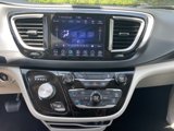 Used 2018 Chrysler Pacifica Touring-L image 6