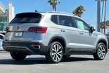 Certified 2022 Volkswagen Taos SE image 5