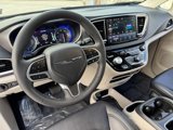 Used 2024 Chrysler Pacifica Touring-L image 3