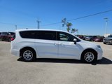 Used 2023 Chrysler Pacifica Touring-L image 2