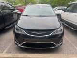 Used 2017 Chrysler Pacifica Touring-L Plus image 2