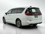 Used 2023 Chrysler Pacifica Touring-L image 4